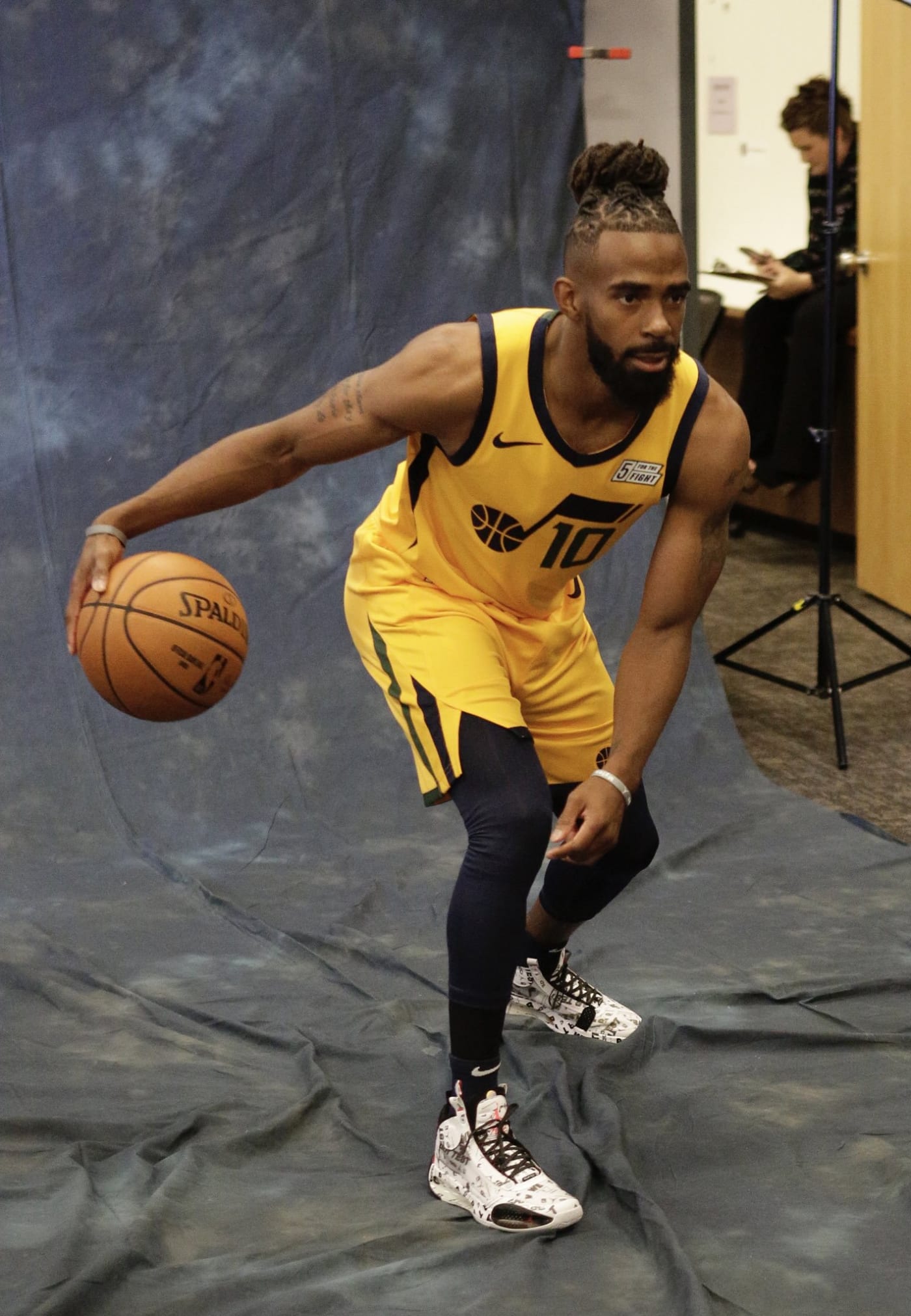 What nba players wear lebrons clearance