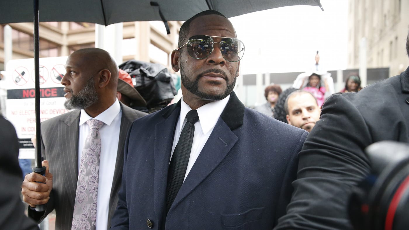 R. Kelly leaves the Leighton Courthouse