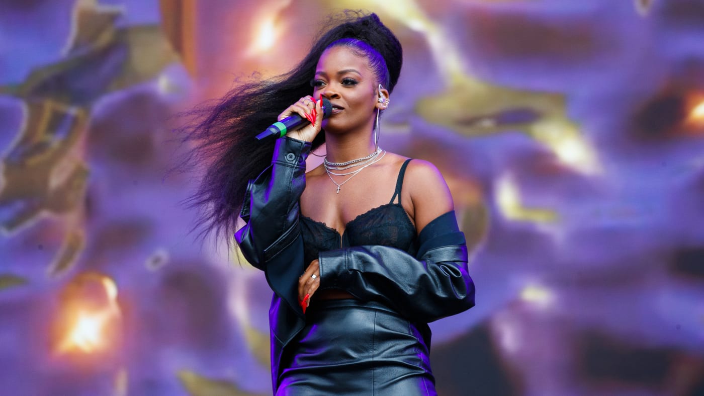 Ari Lennox performs on day 2 of Wireless Festival 2022.
