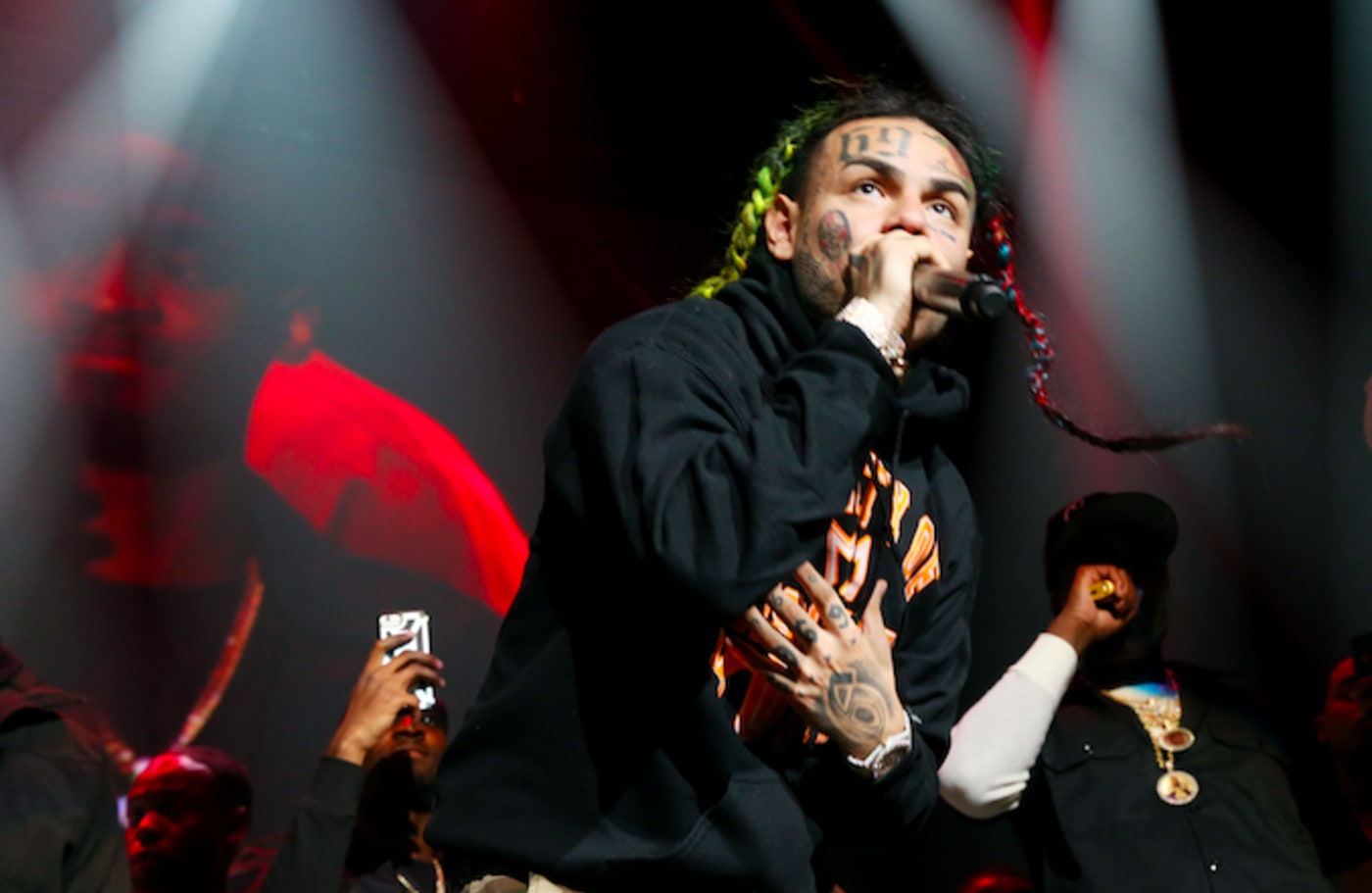 6ix9ine’s Girlfriend Shares New Photo of the Rapper and a Message of