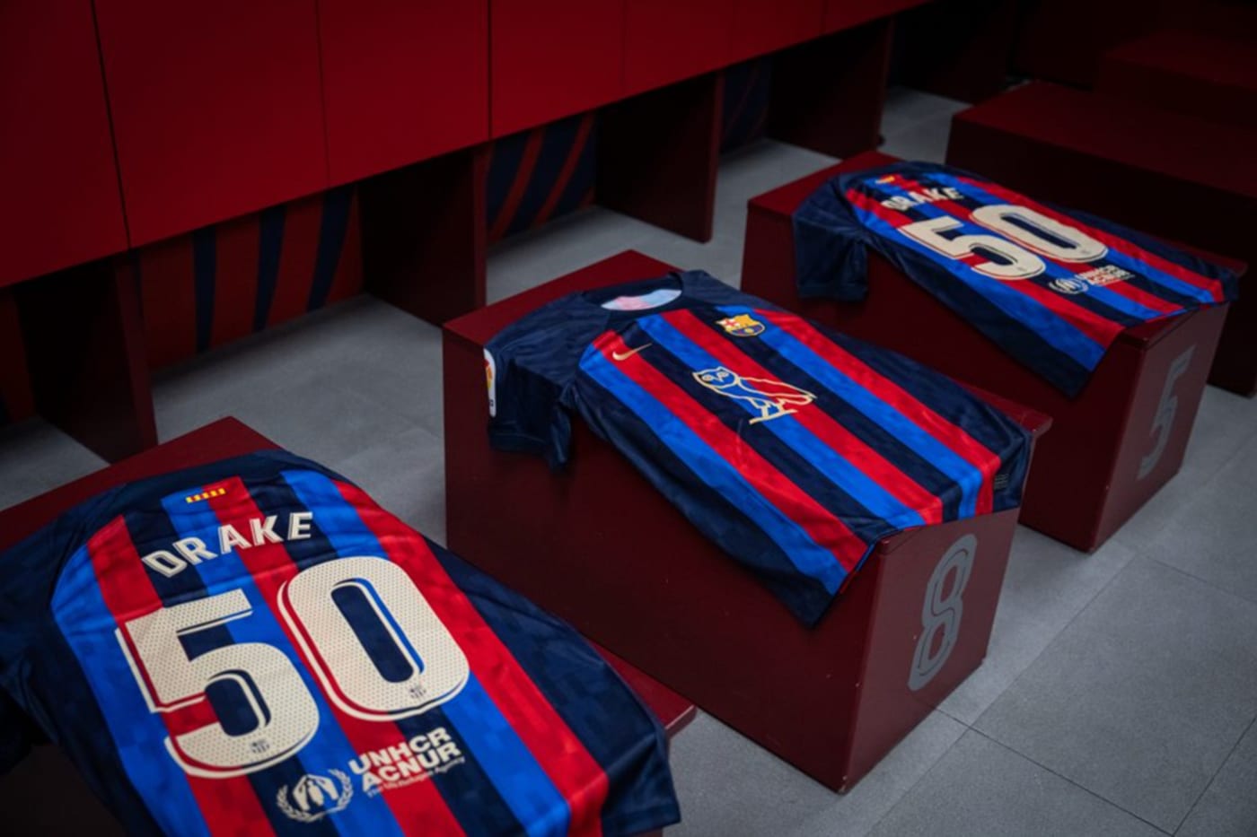 drake-celebrates-50-billion-spotify-streams-with-ovo-fc-barcelona-kit