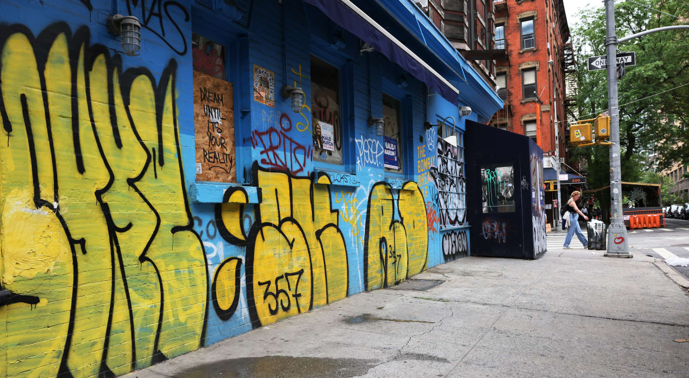 De Blasio Hiring 1 500 Homeless To Help Cleanup Corps Tackle Graffiti Complex