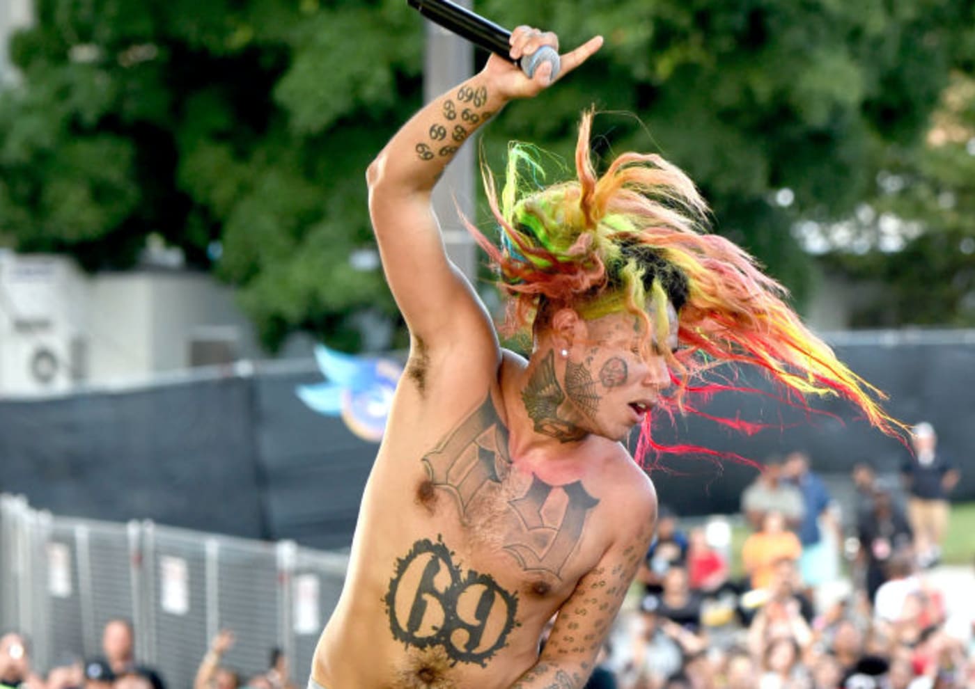 6ix9ine Reportedly Signs Record Deal Worth More Than $10 ...