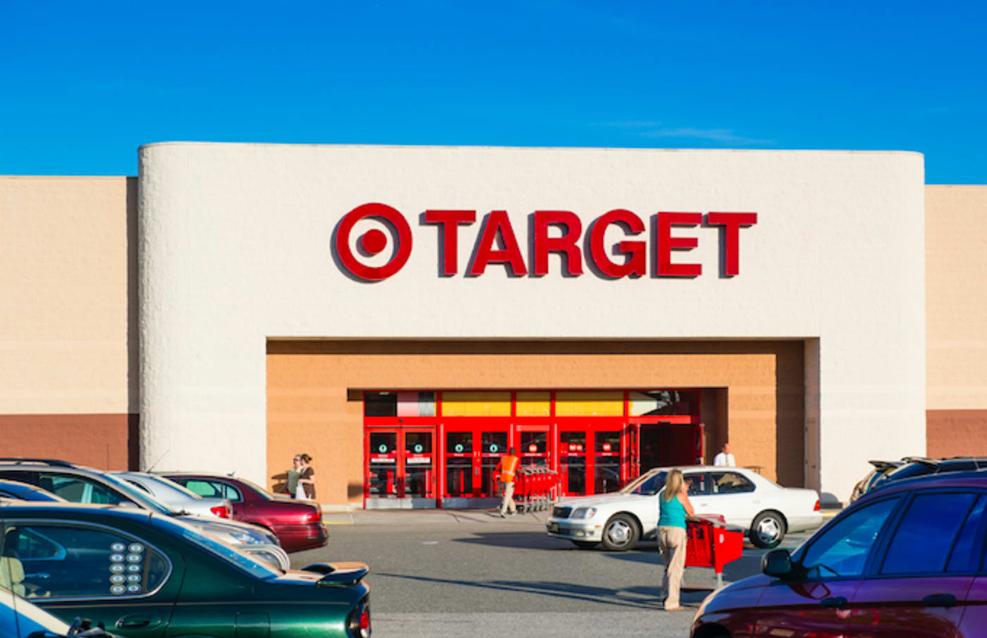 Man Gets Dragged After He Admits to Calling Police Over Mispriced