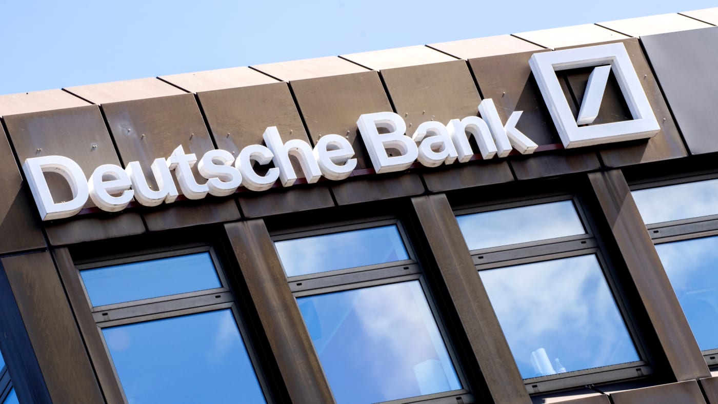 U.S. Recession Coming in Late 2023, Deutsche Bank Predicts Complex