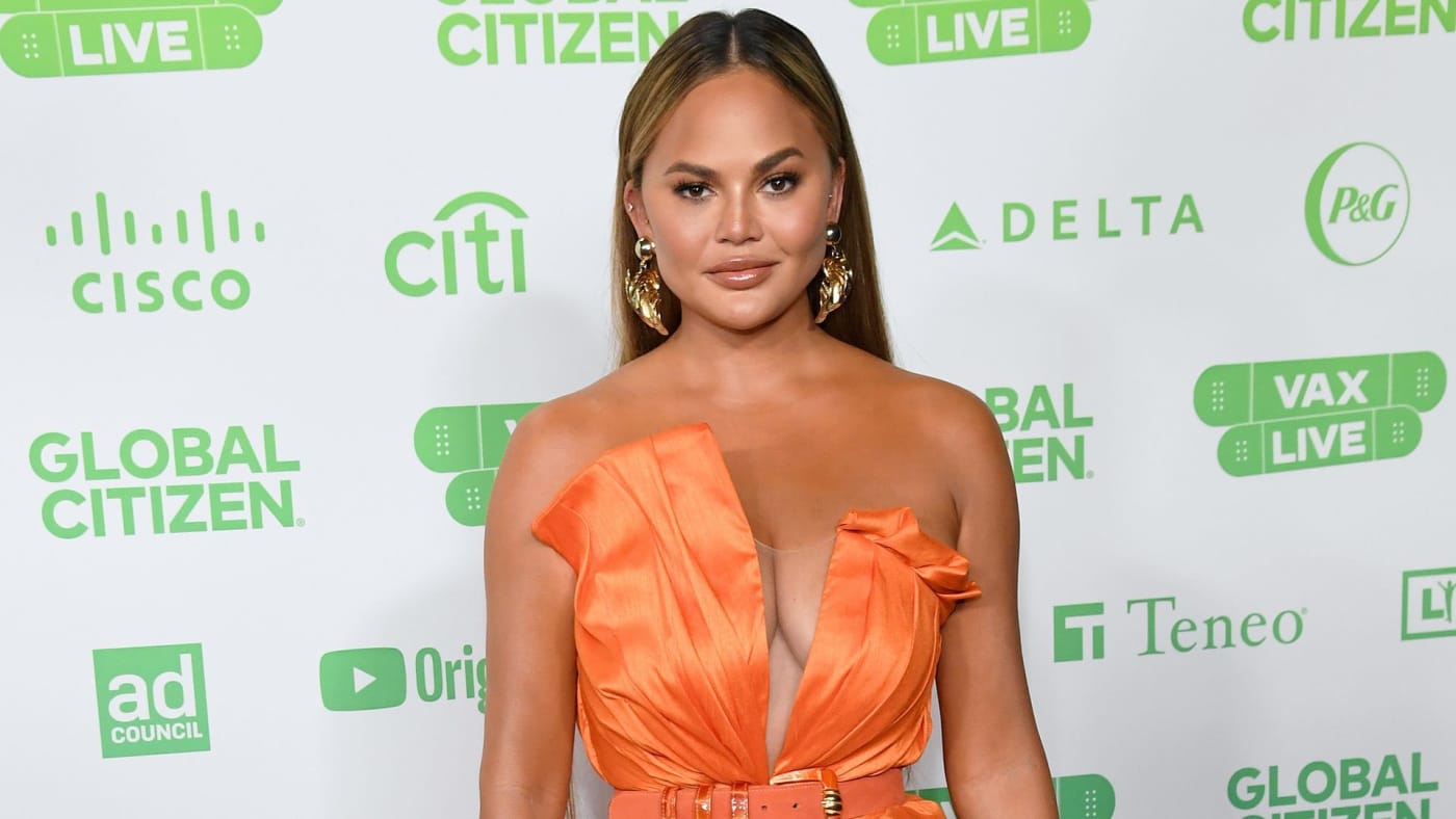 Chrissy Teigen Issues Another Apology for Past Online ...