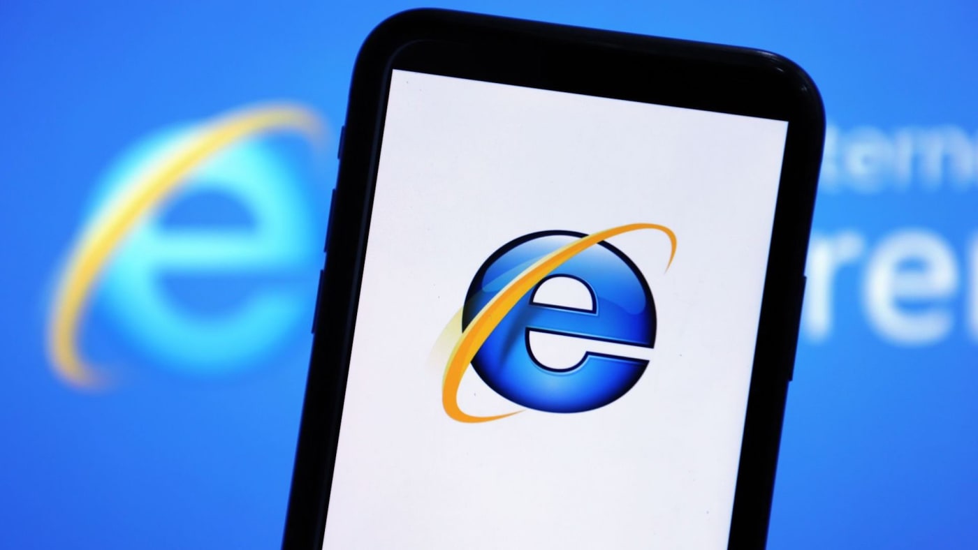An Internet Explorer browser interface is displayed on a mobile device