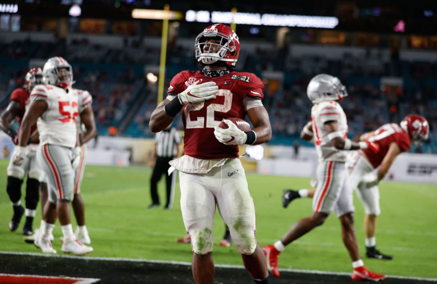 Najee Harris Chest Pound 2021