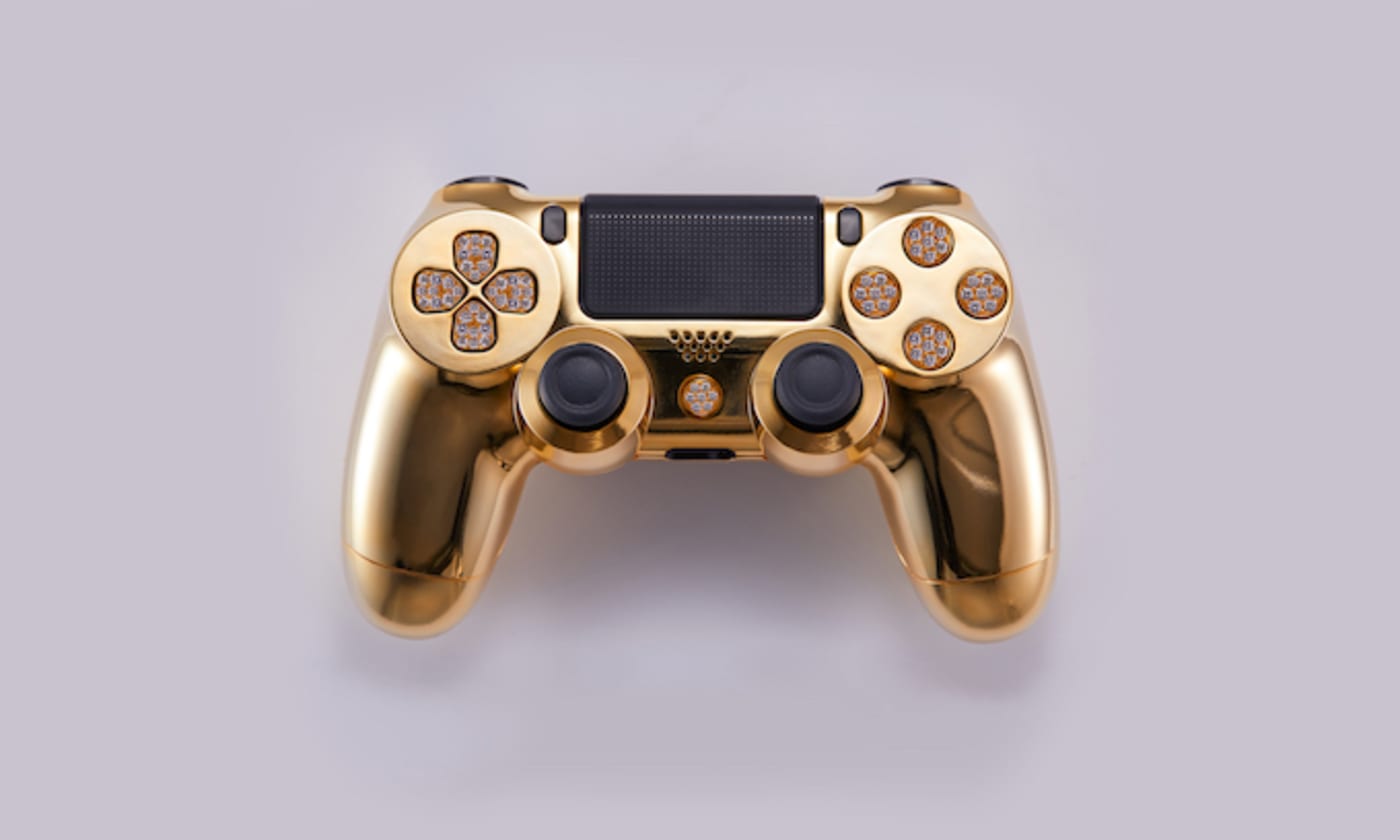 Serie van Guggenheim Museum Blij You Can Now Play PS4 With a $14,000 Diamond-Encrusted Controller | Complex