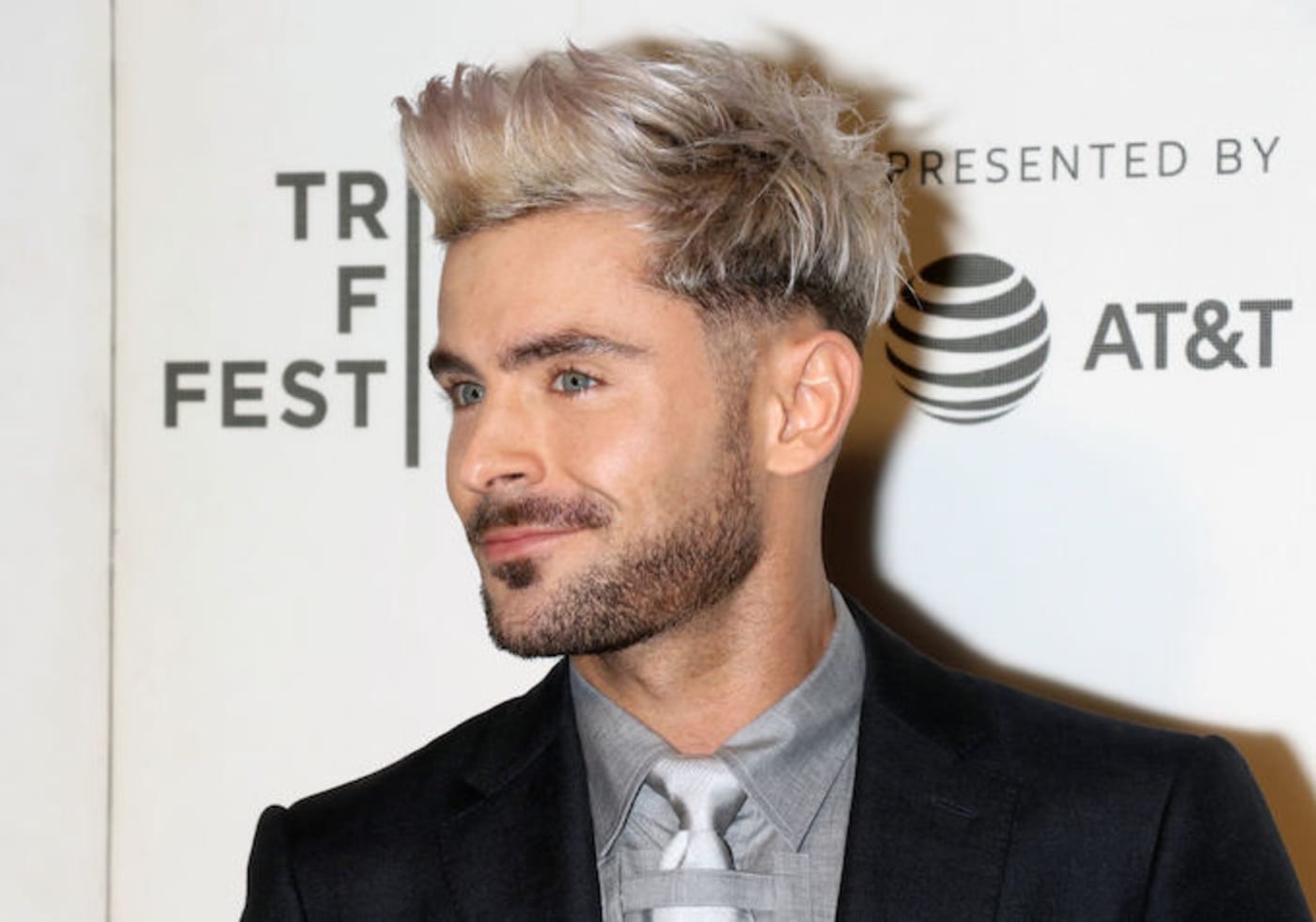 Zac Efron Reportedly Hospitalized After Contracting Life Threatening Illness Update Complex