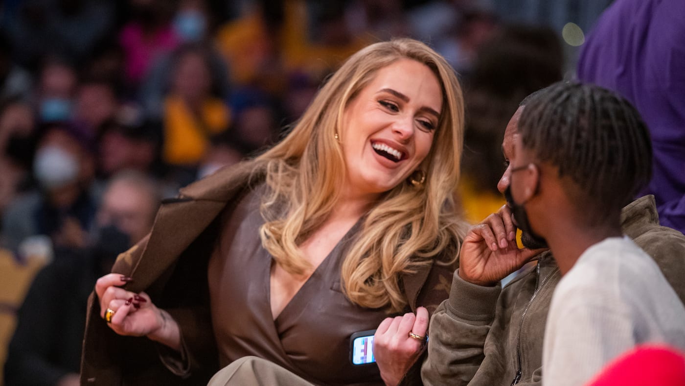 Adele attends a game between the Golden State Warriors and the Los Angeles Lakers
