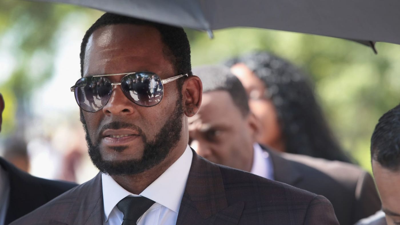 R Kelly S Lawyers Fight Prosecutors Request To Use Additional Allegations Complex [ 788 x 1400 Pixel ]