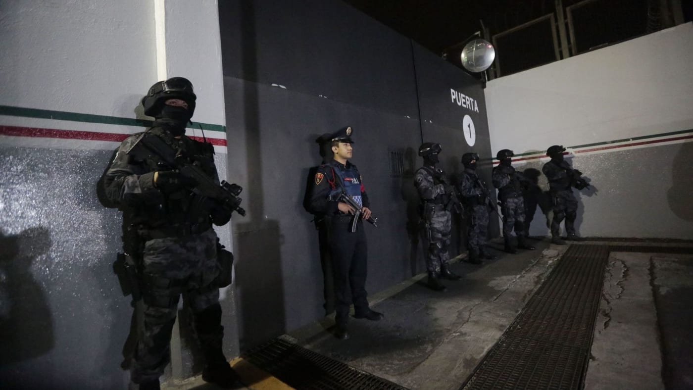 mexico city guards