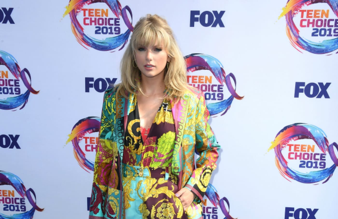 Taylor Swift arrives at the FOX's Teen Choice Awards