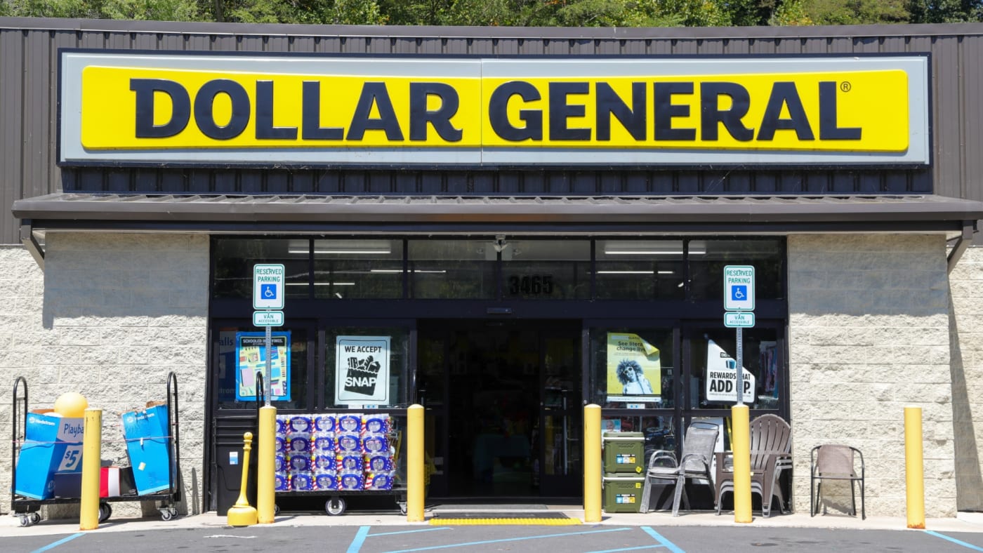Dollar General Employees Arrested for Allegedly Lowering Prices Complex