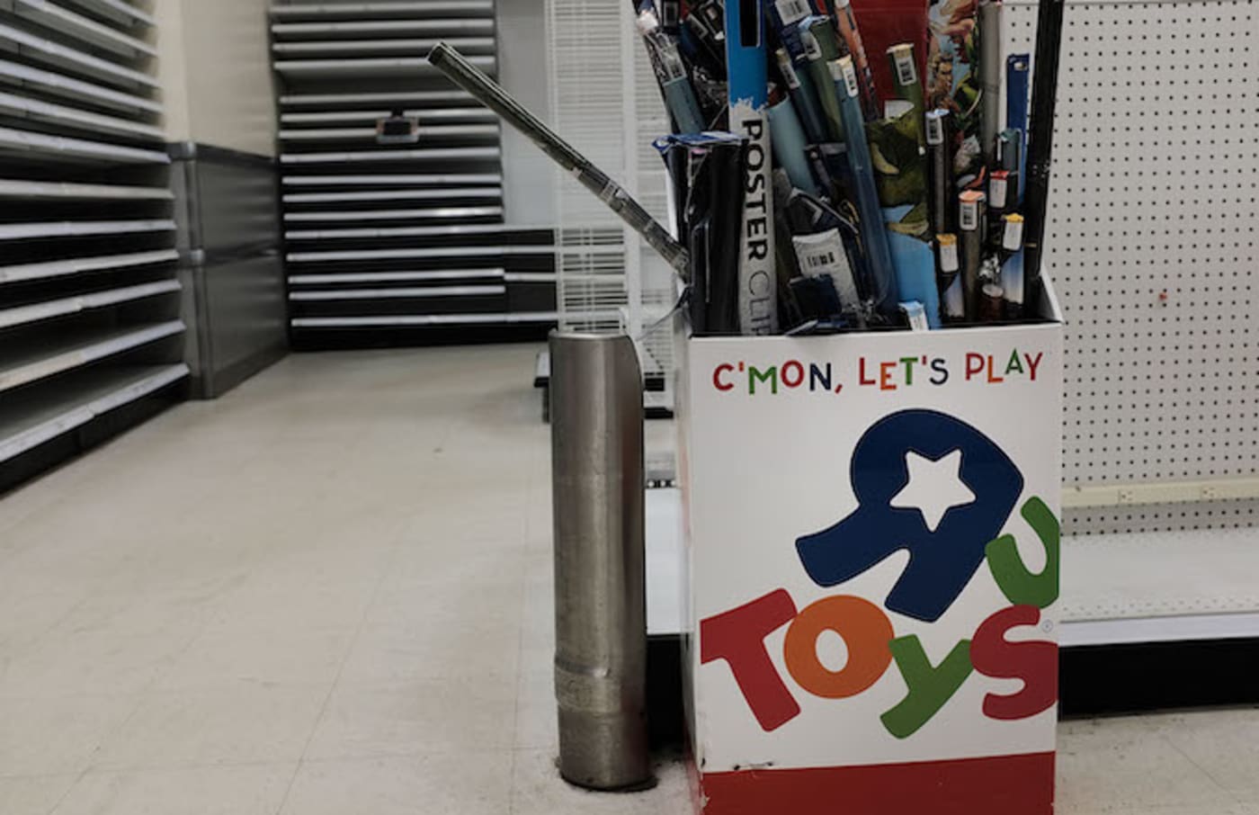 Toys ‘R’ Us Aims for Return With New Look and Name Complex