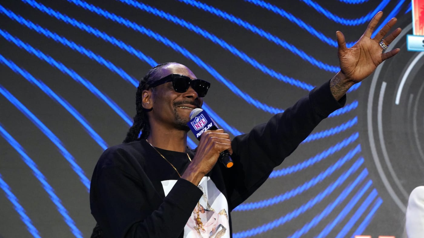 Snoop Dogg Shows Off New Diamond Death Row Records Chain Complex