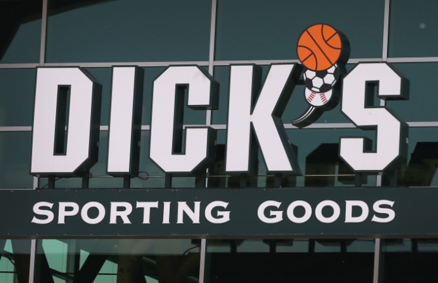 Dicks Sporting Goods Ceo Announces Decision To Remove Assault Style Rifles From Stores Complex