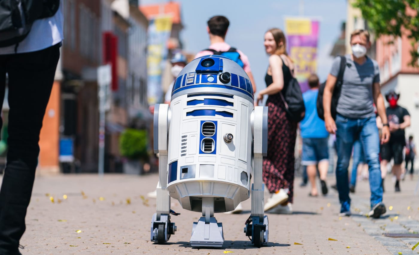 Man Arrested After Posing As Disney World Employee To Steal R2 D2 Replica Complex