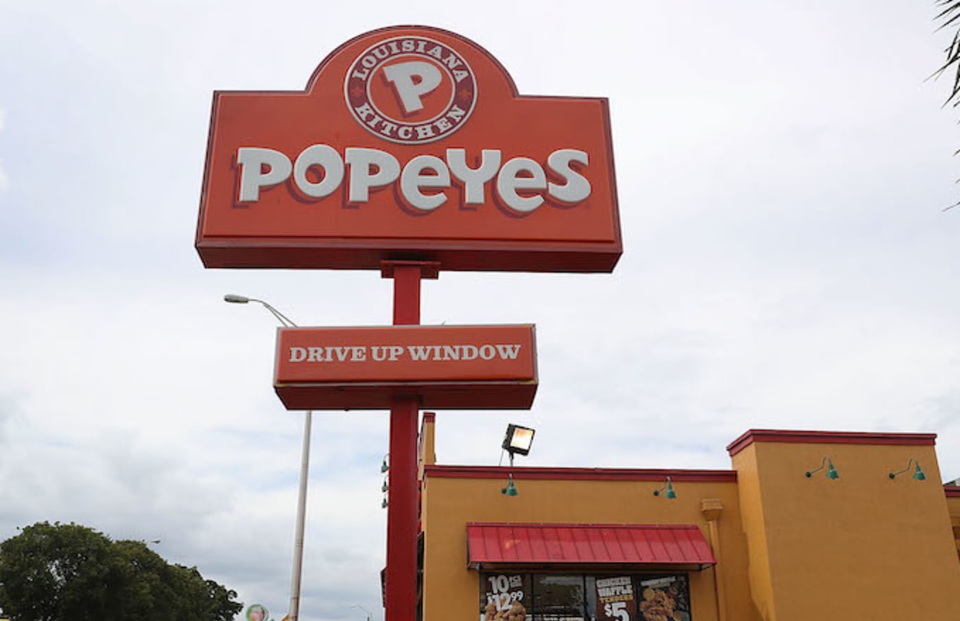 popeyes armed group demand chicken