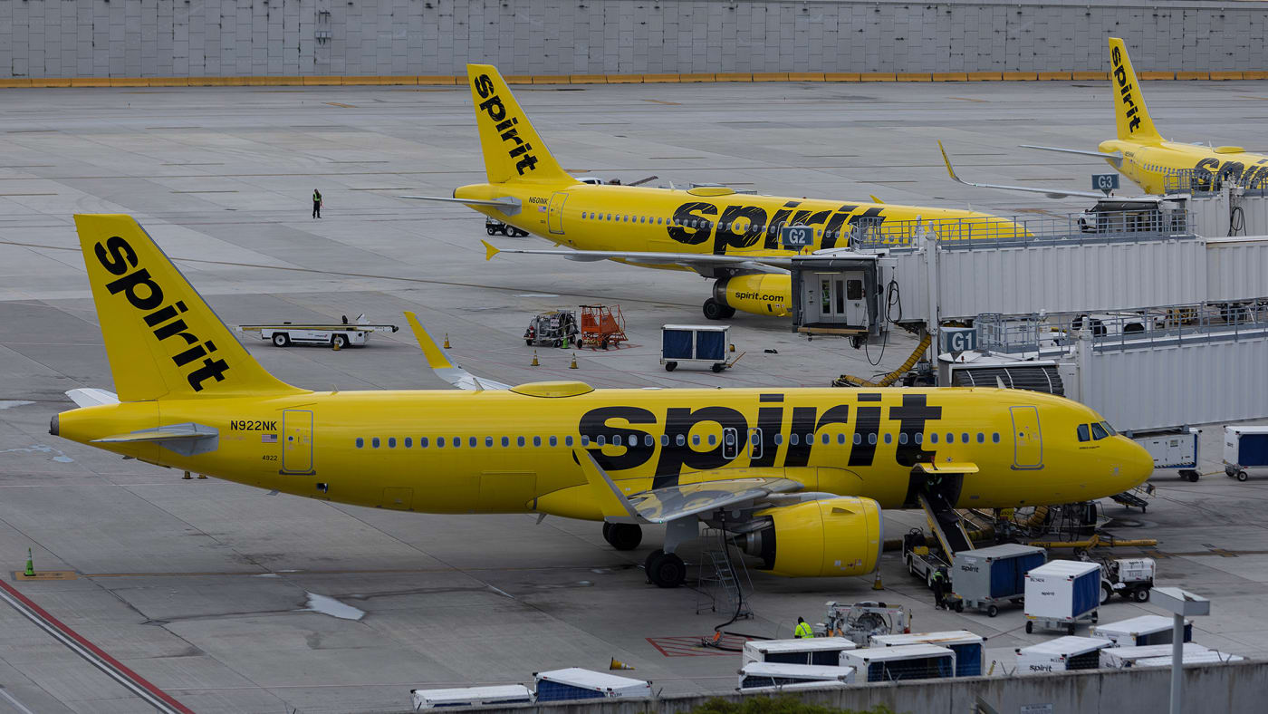 10 People Hospitalized After Spirit Plane Makes Emergency Landing | Complex