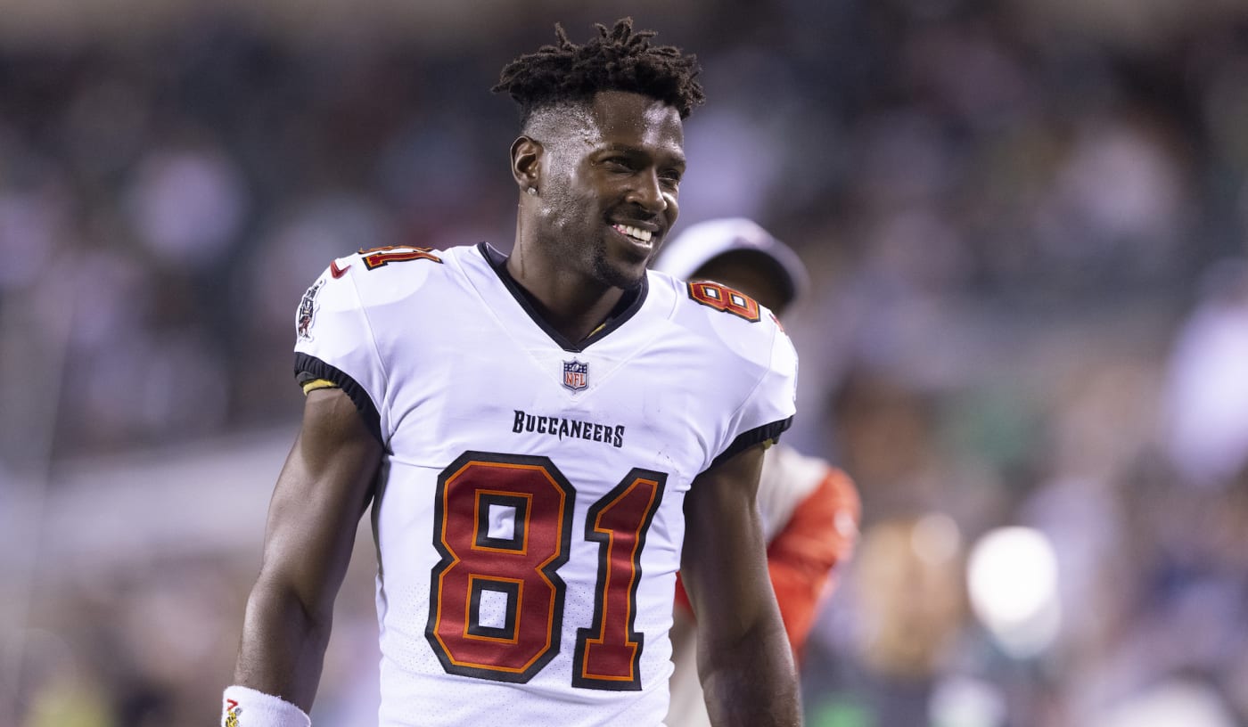 antonio brown allegedly got fake covid vaccine card to avoid nfl protocol complex