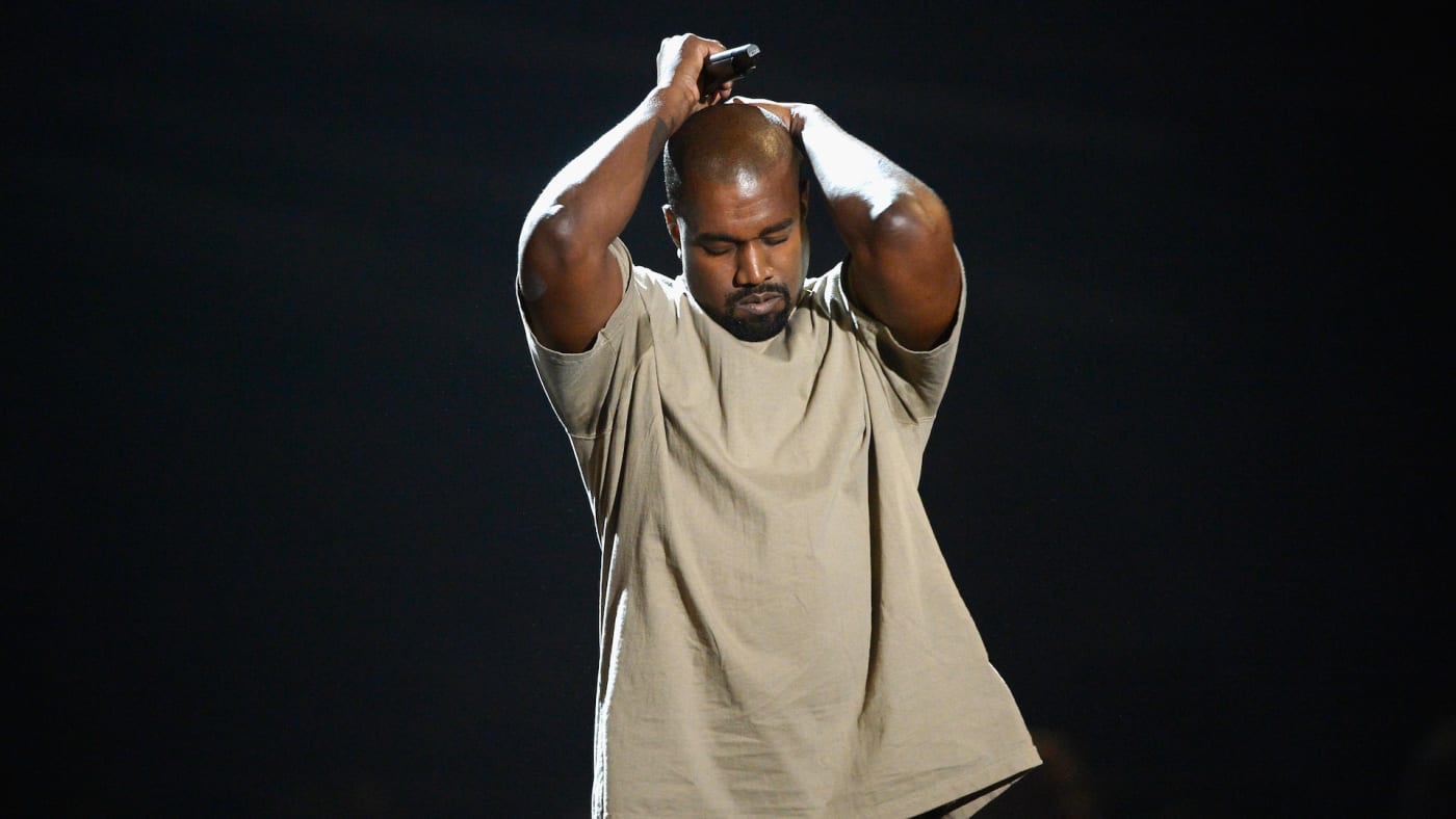 Kanye West performing at MTV VMAs 2015