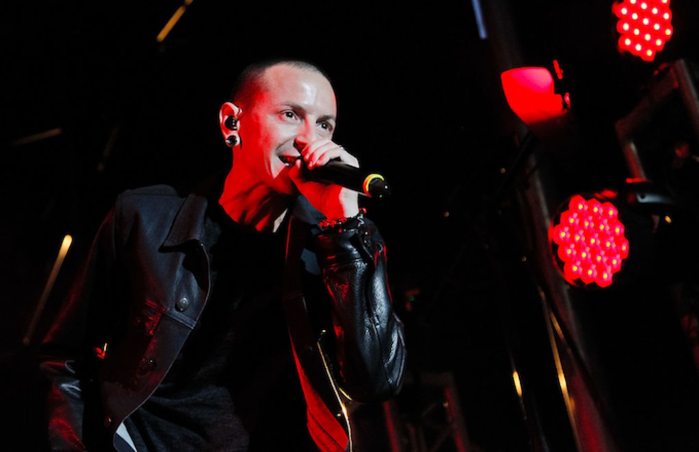 Chester Bennington performing with Linkin Park