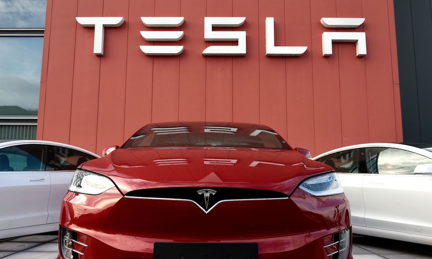 Tesla full self driving software