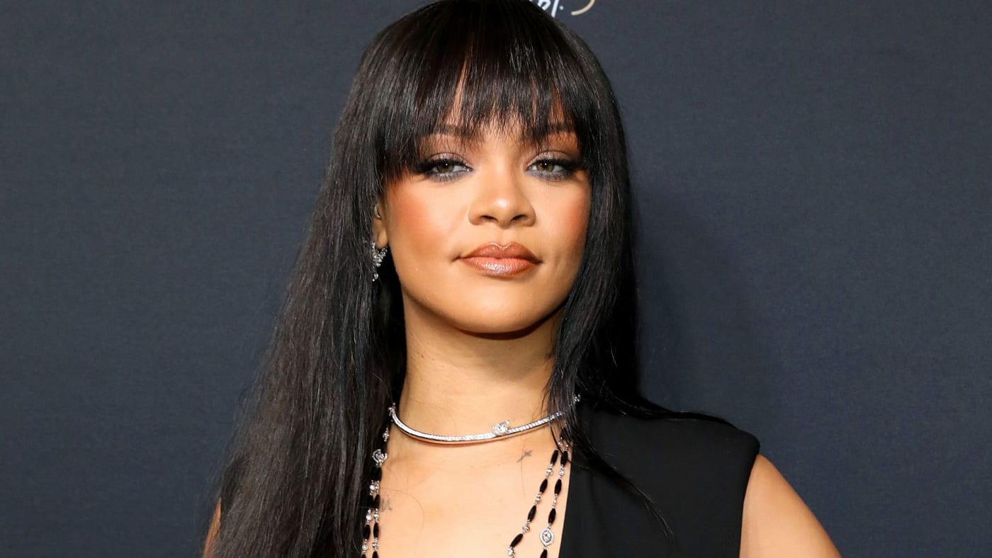 Rihanna Recreates Gunna S Viral New York Fashion Week Look For Halloween Complex