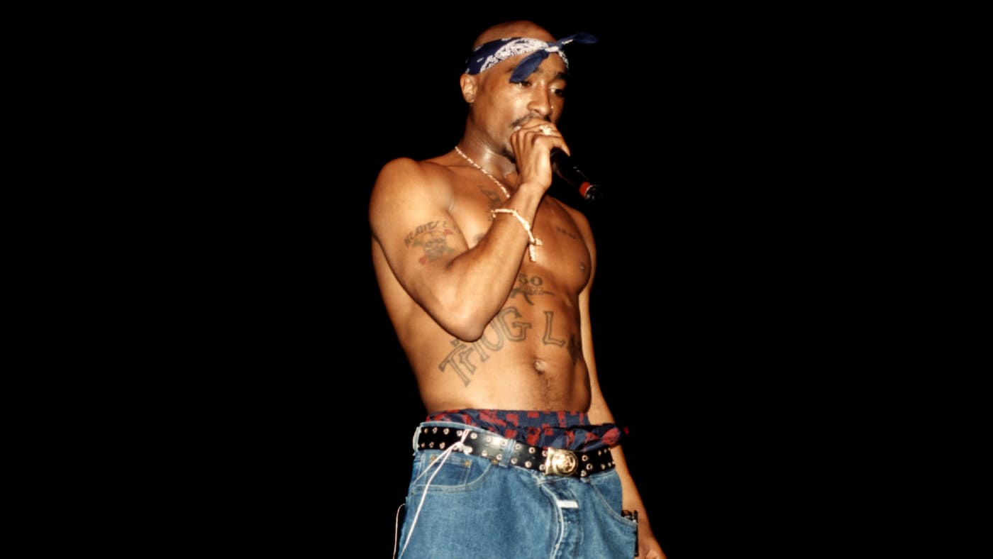 2Pac performing in Chicago Illinois