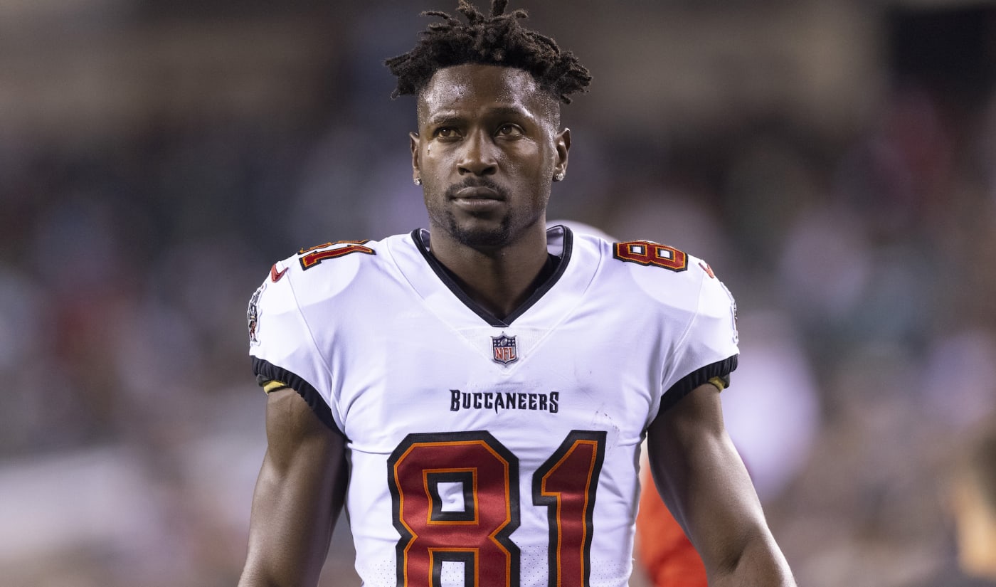 Antonio Brown Exposes Himself To Woman In Swimming Pool At Dubai Hotel Complex 