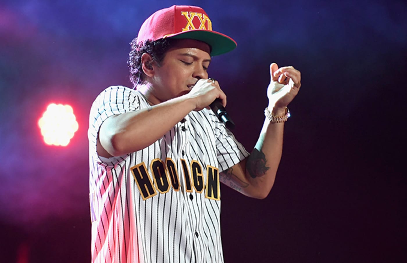 Bruno Mars' '24K Magic' Returns to the Top 10 on the Billboard 200 Thanks  to Cardi B | Complex