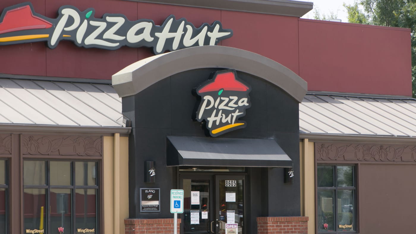 Nearly 300 Pizza Huts to Close Down After Franchisee Declares