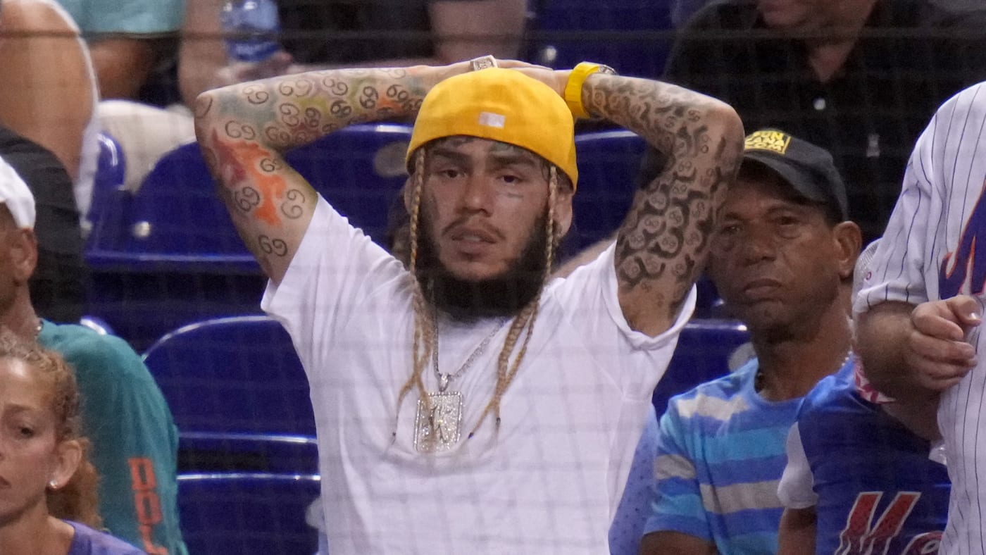 Rapper Tekashi 6ix9ine attends the game between the Miami Marlins and the New York Mets