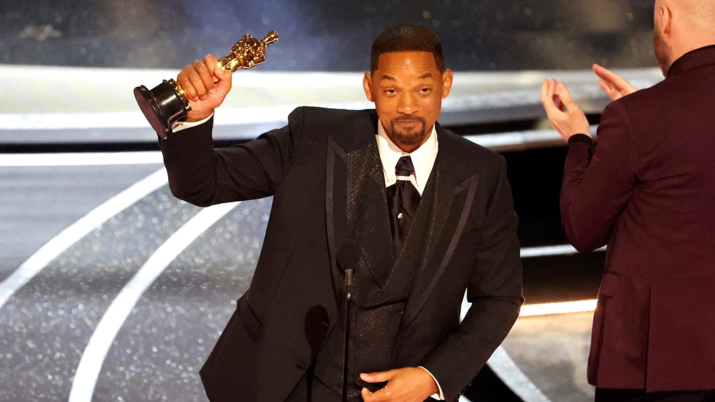 Will Smith accepts the award for Best Actor in a Leading Role