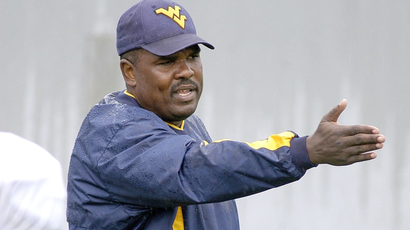 Former NFL Tight End, College Coach Calvin Magee Dead at 59 Complex