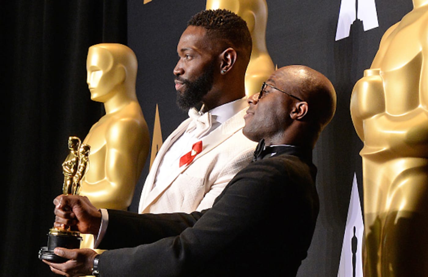 'Moonlight' director Barry Jenkins (R) and writer Tarell Alvin McCraney pose with the Oscar