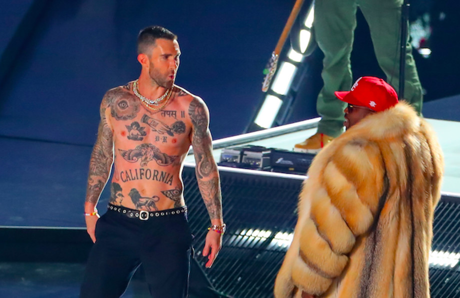 Adam Levine S Shirtless Super Bowl Performance Prompts Dozens Of