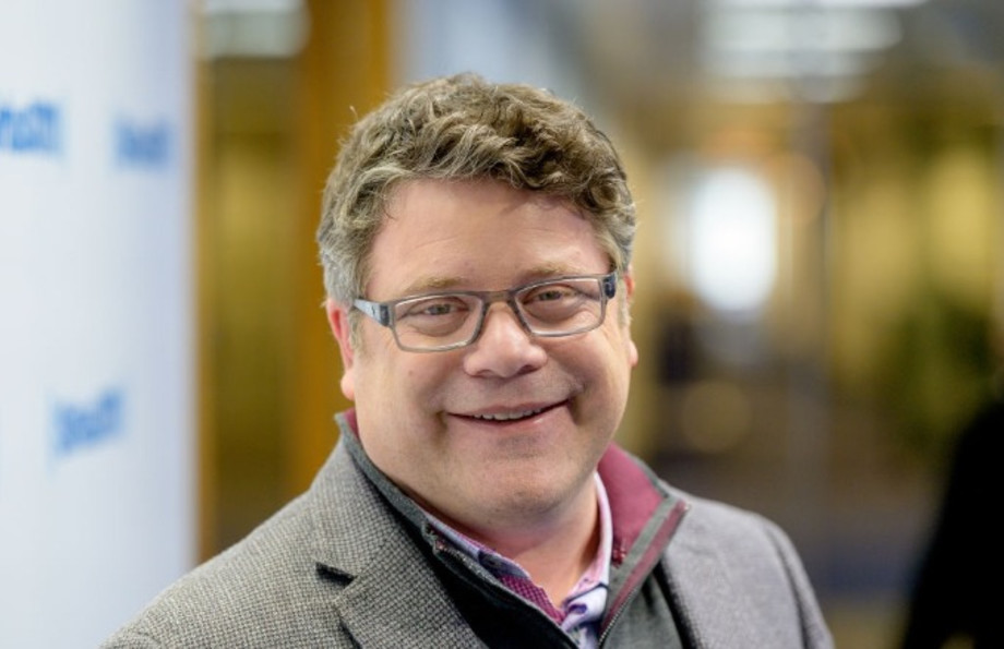 Sean Astin Appreciation Day Arises After Viral Otter Photo Complex