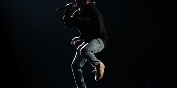 Logic Holds Impromptu Meet And Greet With Fans During Flight Complex