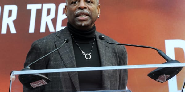 Levar Burton Community, LeVar Burton emphasizes importance of storytelling ... - (born february 16, 1957) is an american actor, director, and children's television host.