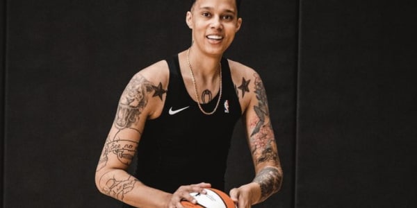 Brittney Griner Re Signs With Phoenix Photographed Back on Court