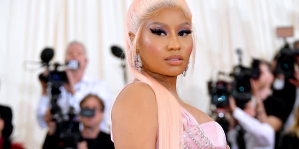 Nicki Minaj's Pink Crocs Photo Crashes Brand's Site, Spur Sales Spike | Complex