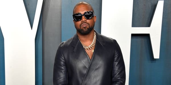 Kanye West Gap Jacke : Kanye West Shares a Sneak Peek at Yeezy Gap With Video of ...