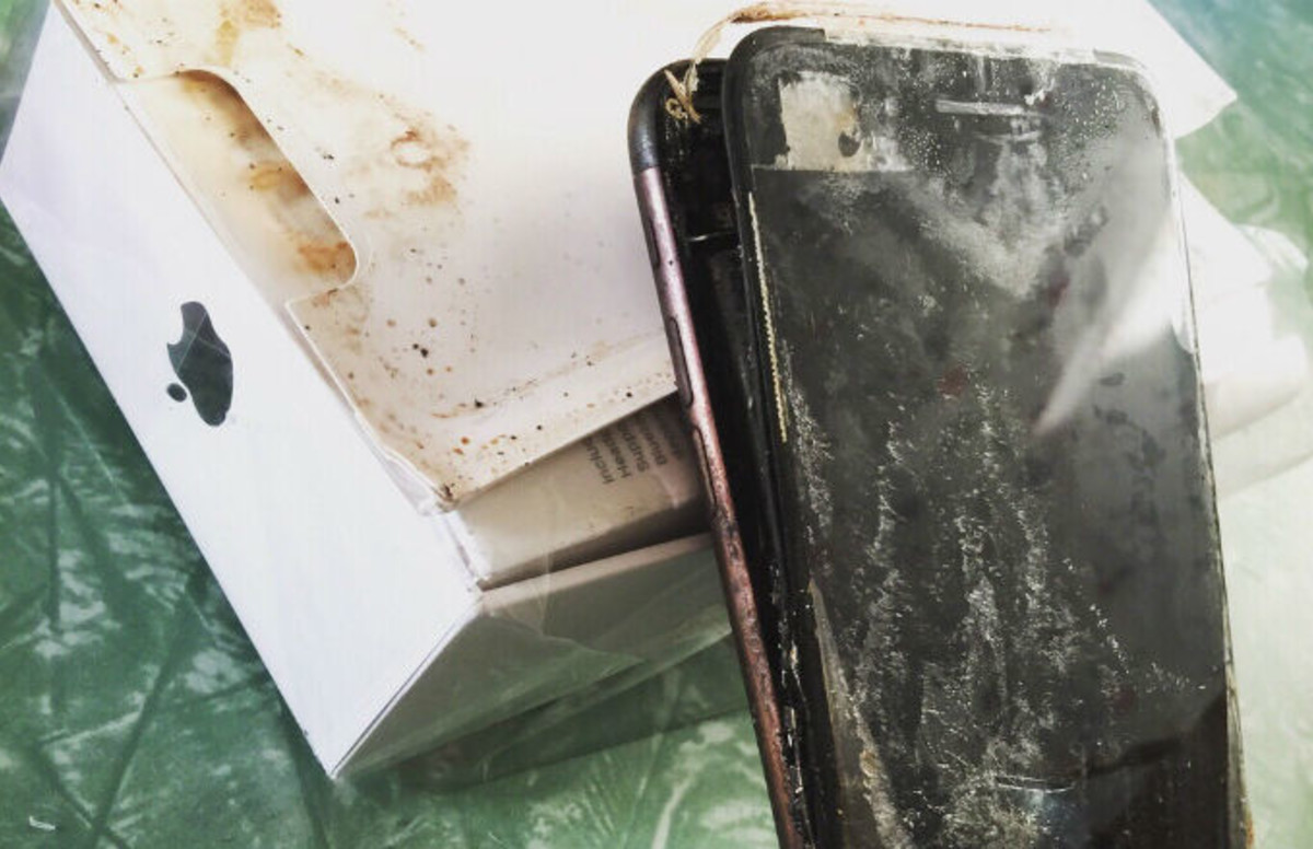 iPhone 7 Plus Allegedly Explodes Inside Packaging Complex
