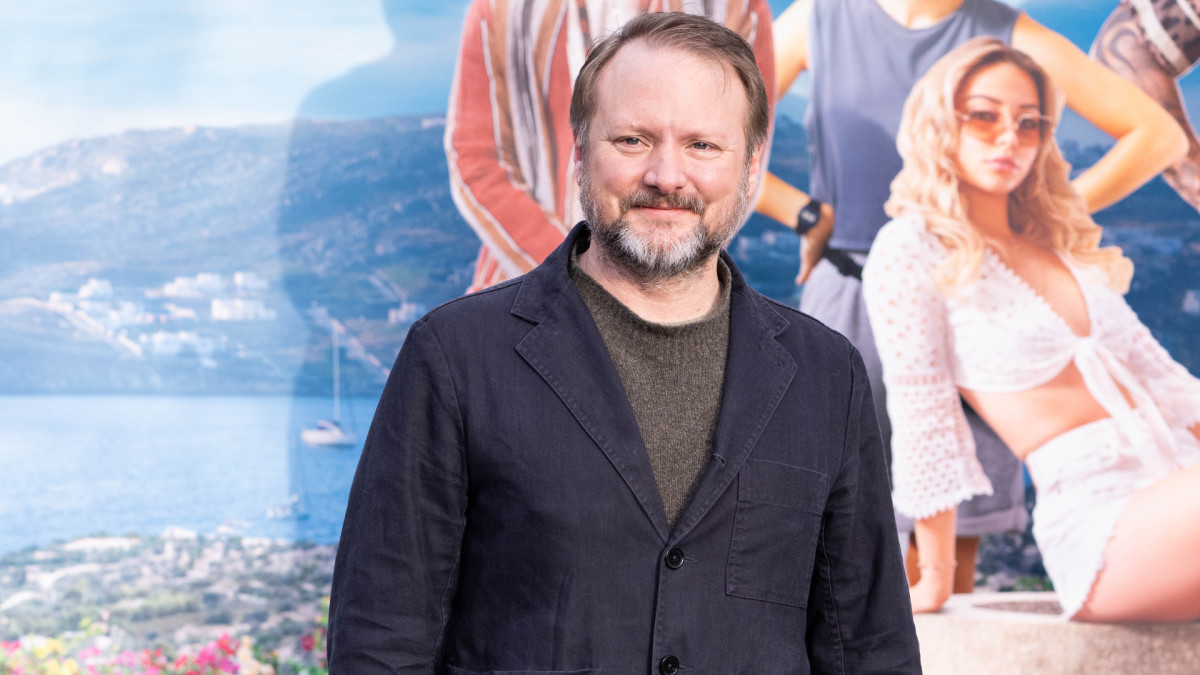 Rj ‘Glass Onion’ Director Rian Johnson On Viral Push For Benoit