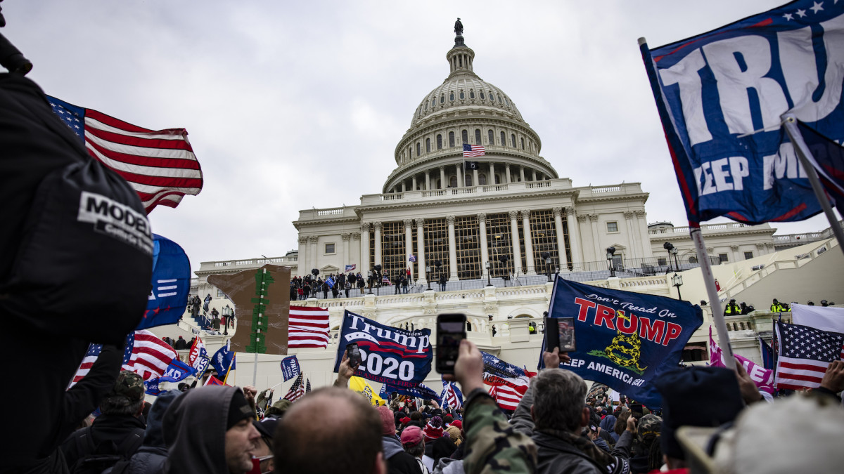 Capitol Police Officer Eugene Goodman Praised for Turning ...