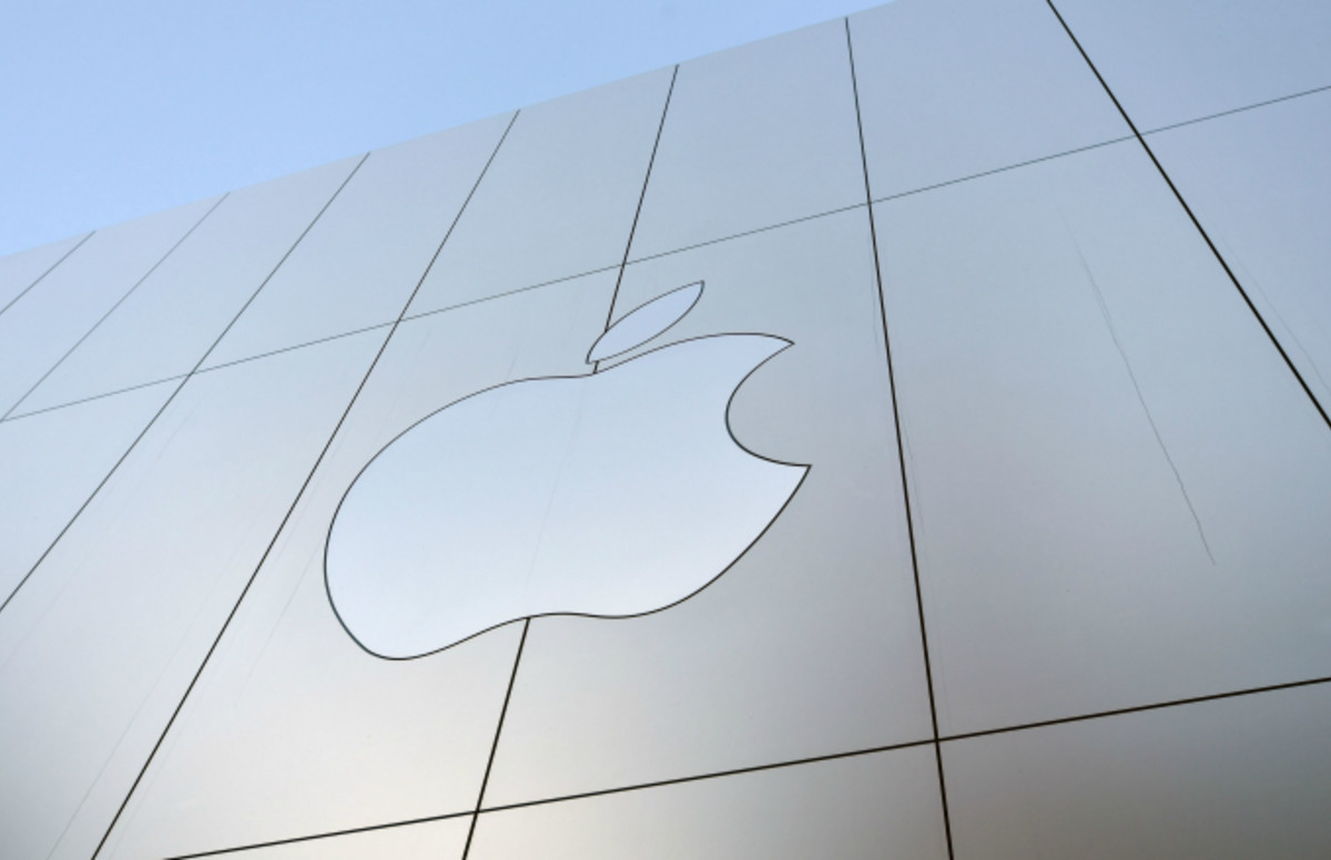 Apple Releases Statement Saying It’s Sorry for Slowing Down Your Old