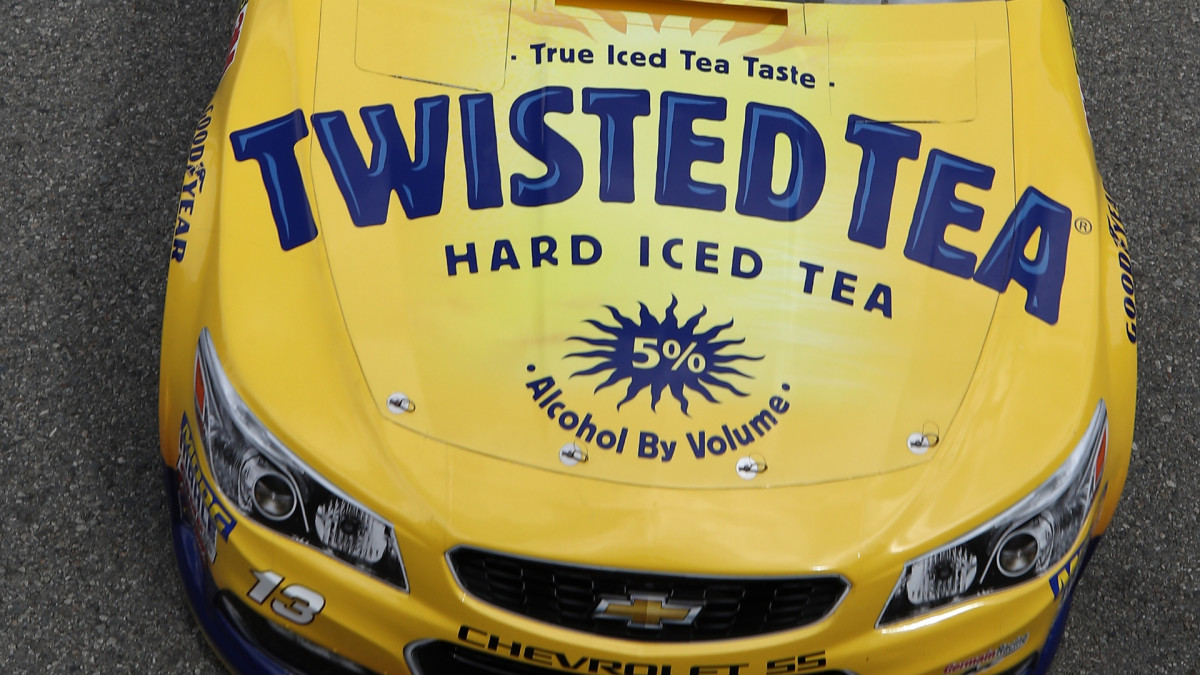 Black Man Smacks White Man With Twisted Tea Can After ...